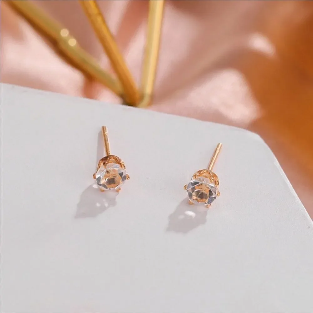 👑 Rosy Gold & Rhinestone Stud Earrings